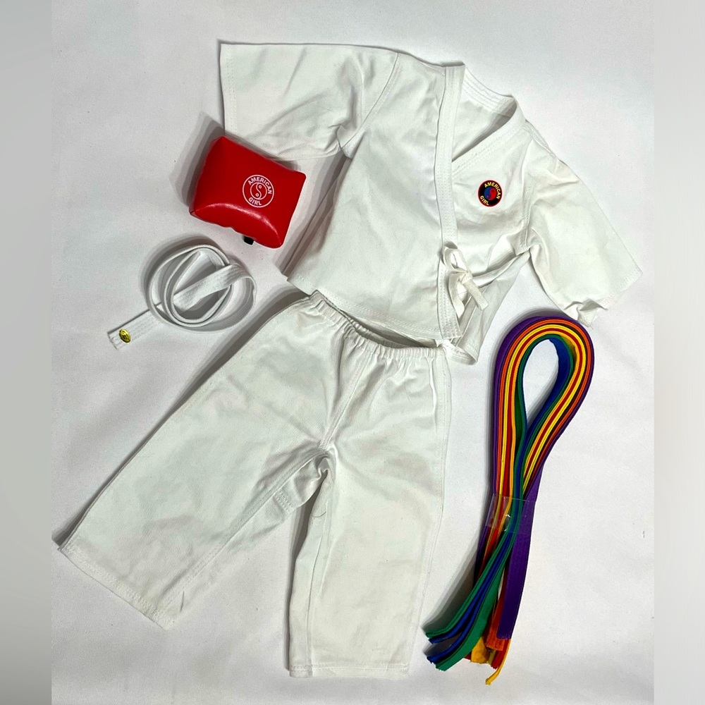 VINTAGE American Girl Karate Uniform Outfit, good condition, w all belt colors